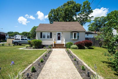 /international/us/1406-coates-avenue-holbrook-ny-110108497603/