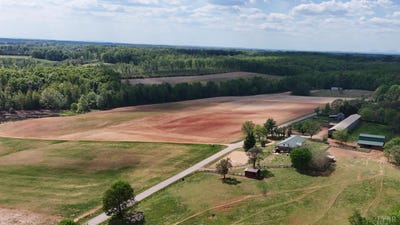 /international/us/4-whites-chapel-road-phenix-va-110108681341/