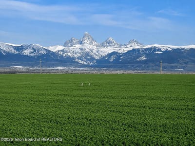 /international/us/8529-west-ridge-road-tetonia-id-110108641371/