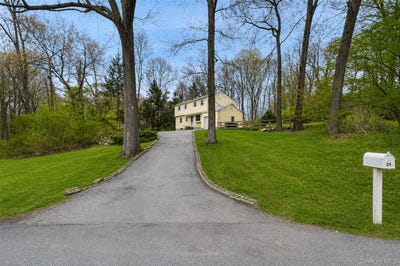 /international/us/24-carolyn-way-somers-ny-110107546347/