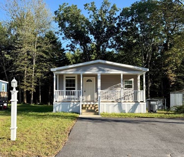 /international/us/116-bluebird-rd-fort-edward-ny-110110239927/