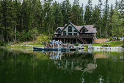 /international/us/camas-ranch-road-whitefish-mt-110100187897/