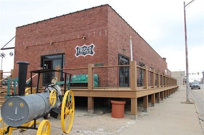 /international/us/320-n-locust-street-pittsburg-ks-110106155828/