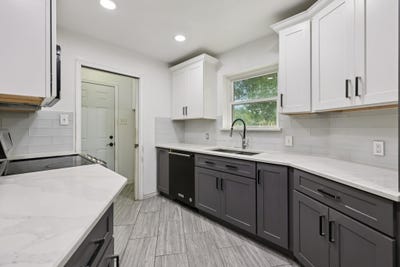 /international/us/2417-meadow-court-bedford-tx-110106153459/
