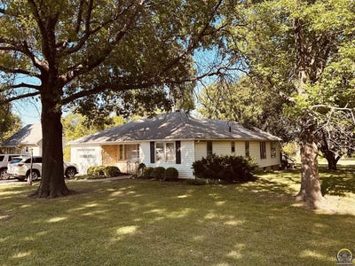 /international/us/2008-sw-broadview-dr-topeka-ks-110100870477/