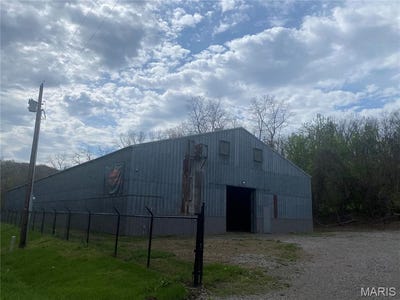 /international/us/9897-county-road-410-hannibal-mo-110107277401/