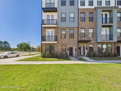 /international/us/1259-shaw-view-alley-raleigh-nc-110103295780/