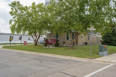 /international/us/2027-roundtable-rd-north-mankato-mn-110105505497/