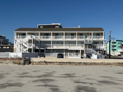 /international/us/422-e-farragut-road-wildwood-crest-nj-110105281797/