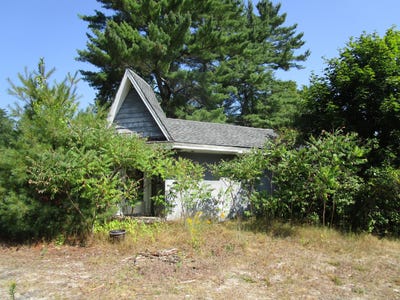 /international/us/759-lake-street-auburn-me-110101659308/