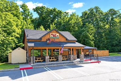 /international/us/809-bloomingburg-road-bloomingburg-ny-110110099611/