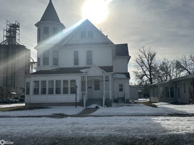 /international/us/120-1st-avenue-se-clarion-ia-110104307440/