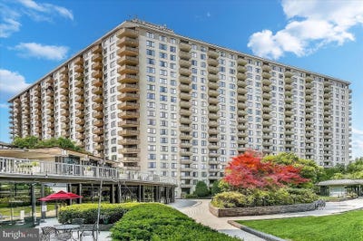 /international/us/5225-pooks-hill-road-bethesda-md-110108063028/