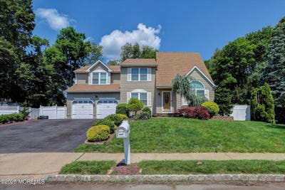 /international/us/8-shadow-ridge-court-howell-nj-110101219537/