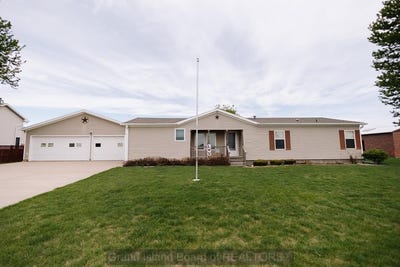 /international/us/703-b-street-hampton-ne-110107882427/