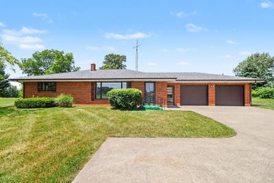 /international/us/3865-e-empire-avenue-benton-harbor-mi-110108907398/