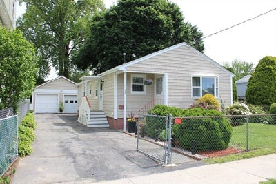 /international/us/28-state-st-chicopee-ma-110108442512/