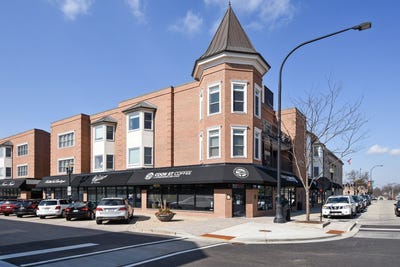 /international/us/100-e-station-street-barrington-il-110107937121/