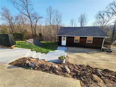 /international/us/18-brown-road-tuscumbia-mo-110107037349/