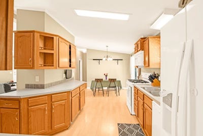 /international/us/4-ivy-lane-farmington-nh-110101872375/