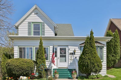 /international/us/409-1st-street-baraboo-wi-110107515187/