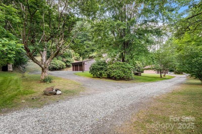/international/us/79-creekside-lane-spruce-pine-nc-110100351773/