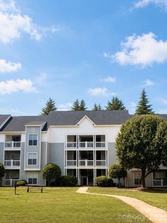 /international/us/18-hamiltons-bay-court-clover-sc-110119424118/
