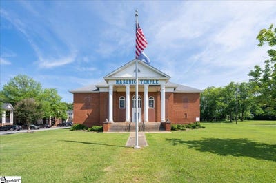 /international/us/439-ne-main-street-easley-sc-110108818740/