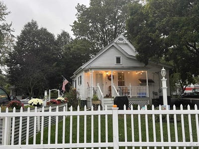 /international/us/73-smith-street-mount-clemens-mi-110108346839/