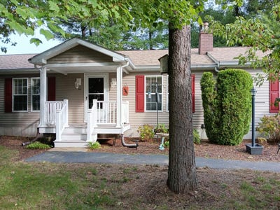 /international/us/7507-oak-point-drive-middleborough-ma-110120457978/