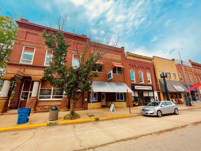 /international/us/405-main-street-savanna-il-110108361506/