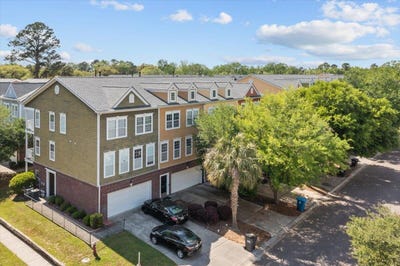 /international/us/9226-southern-oak-lane-ladson-sc-110098691904/