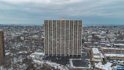 /international/us/250-gorge-road-cliffside-park-nj-110105757979/