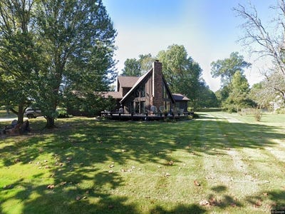 /international/us/403-oakwood-drive-carterville-il-110107156576/
