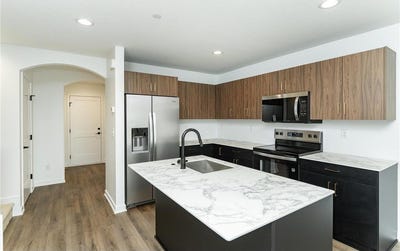 /international/us/1077-century-village-lane-ne-rochester-mn-110103120118/