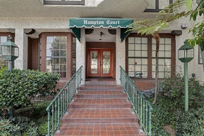 /international/us/17914-magnolia-boulevard-encino-ca-110109854859/