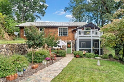/international/us/7965-franklin-rd-boones-mill-va-110110378683/