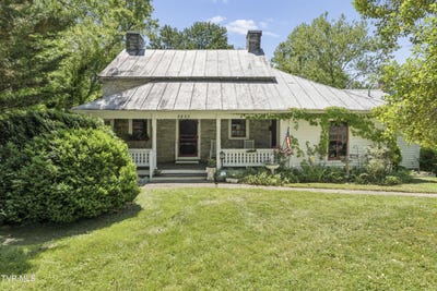 /international/us/2833-e-oakland-avenue-johnson-city-tn-110107956529/