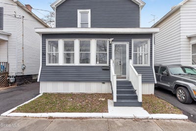 /international/us/1684-lake-boulevard-schenectady-ny-110107356939/