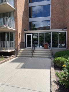 /international/us/2211-s-stewart-avenue-lombard-il-110120554375/