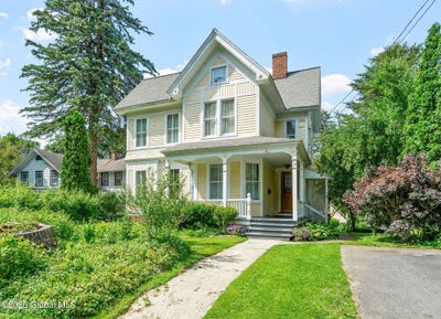 /international/us/33-pinewoods-avenue-troy-ny-110100415926/