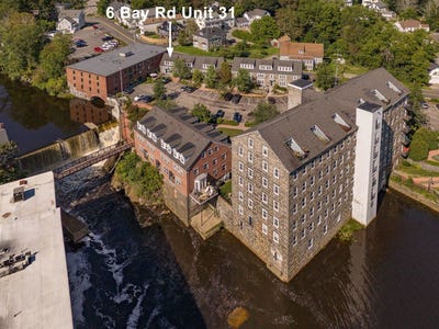 /international/us/6-bay-road-newmarket-nh-110108538096/