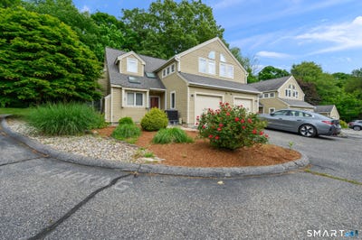 /international/us/131-courtyard-lane-mansfield-ct-110108496089/