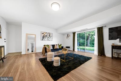 /international/us/12650-dara-drive-woodbridge-va-110102102607/