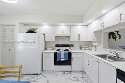 /international/us/1200-sw-137th-ave-pembroke-pines-fl-110106379168/