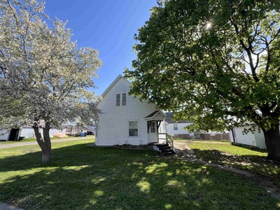 /international/us/209-volk-street-portage-wi-110107749896/