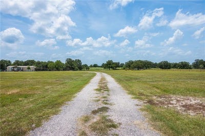 /international/us/10028-county-road-244-caldwell-tx-110100764561/