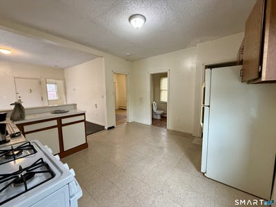 /international/us/132-locust-street-waterbury-ct-110107656716/