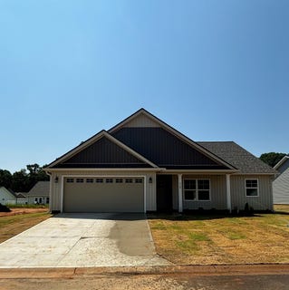 /international/us/115-brently-drive-chesnee-sc-110099260367/