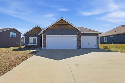 /international/us/2705-chasehire-drive-lawrence-ks-110108299495/